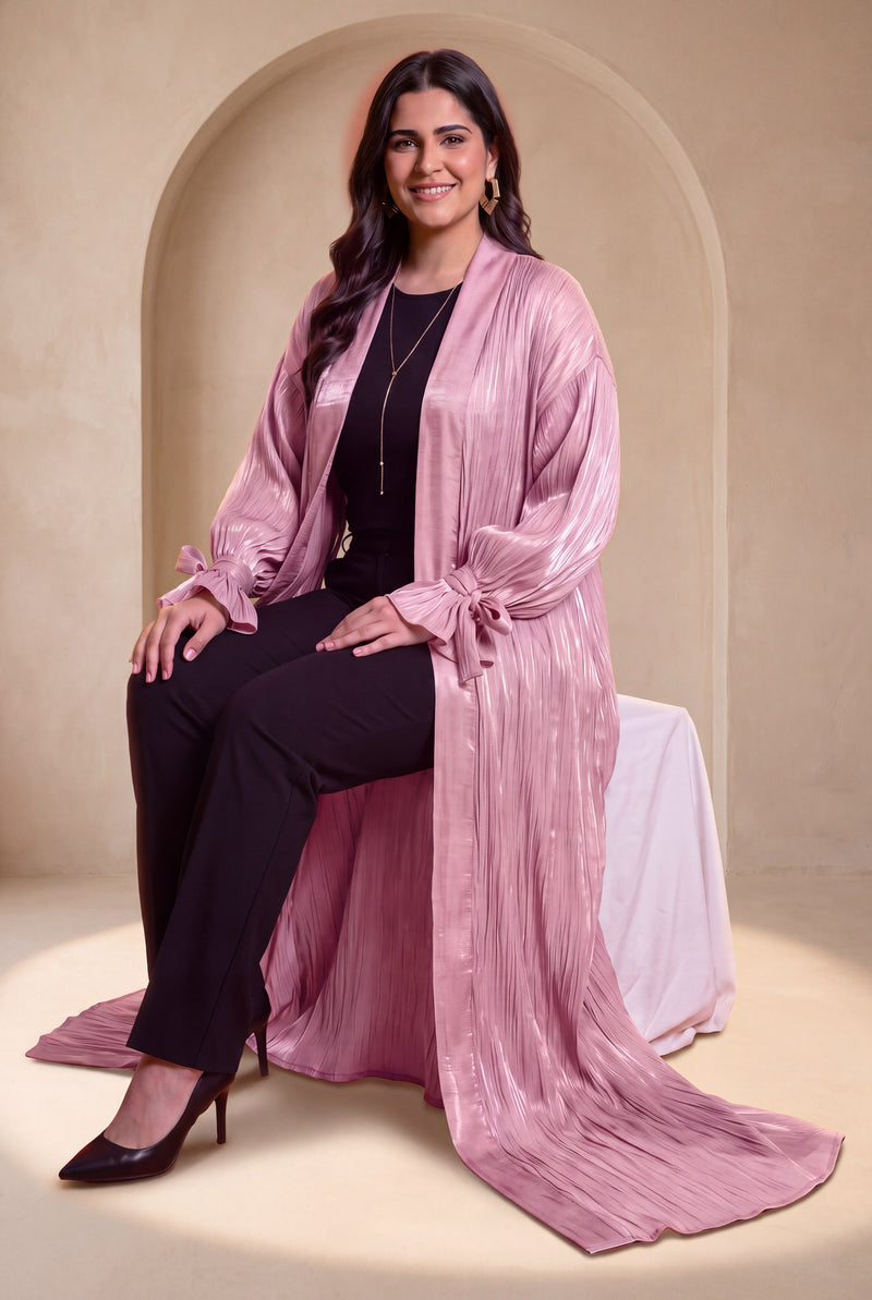 كارديجان اورجانزا بينك — لقطة seated